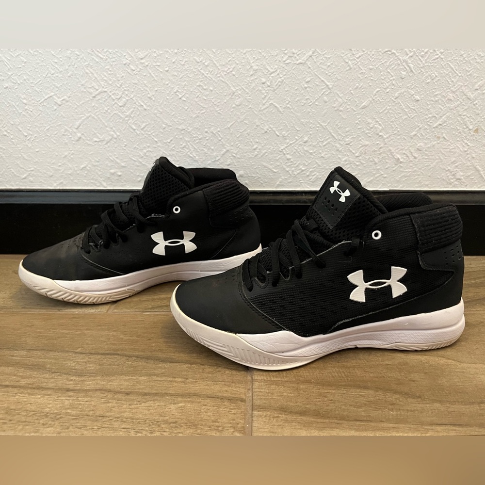Under Armour black basketball shoes